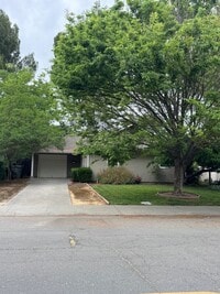 Building Photo - Charming Detached Home