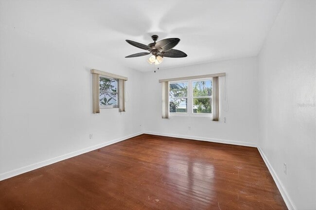 Building Photo - 215 Edgewater Dr