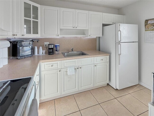 Building Photo - 10411 SW 108th Ave