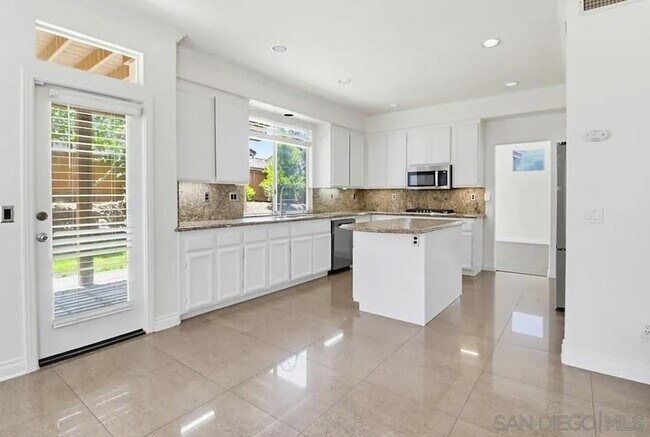 Building Photo - 1100 Corrales Ln