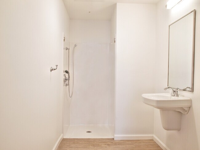 Building Photo - 352 Atwood St