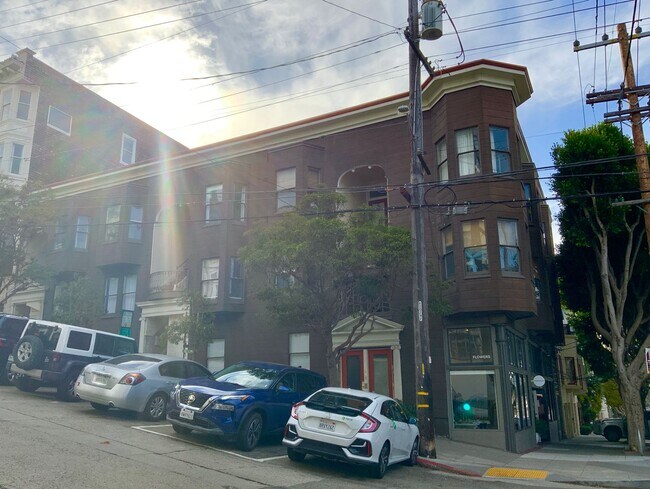 Building Photo - REMODELED 1BR. IN-UNIT LAUNDRY! Dishwasher...