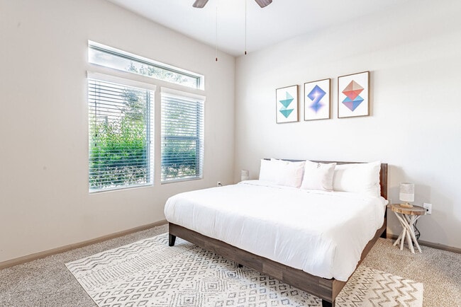 Building Photo - 2301 1/2 Montopolis Dr