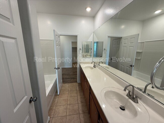 Building Photo - 36812 Yellowstone Dr