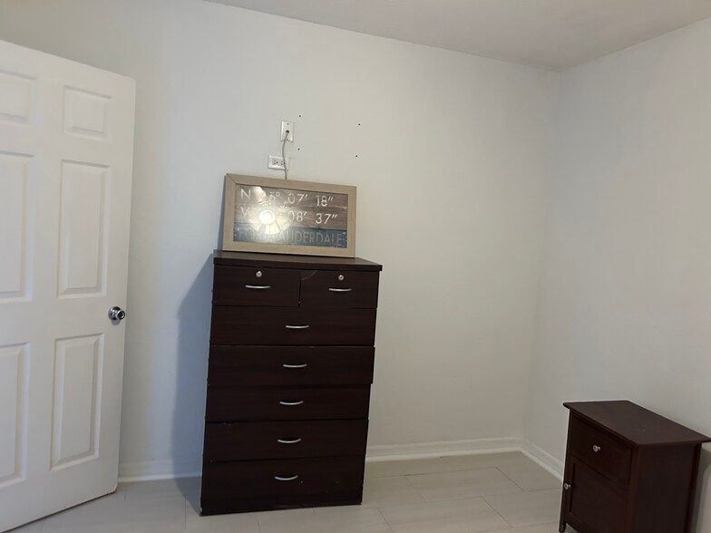 Second bedroom - 1001 SE 16th St