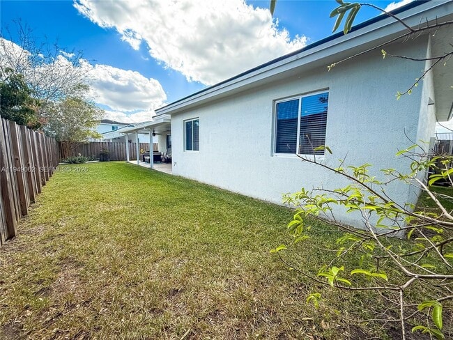 Building Photo - 17931 SW 152nd Ave