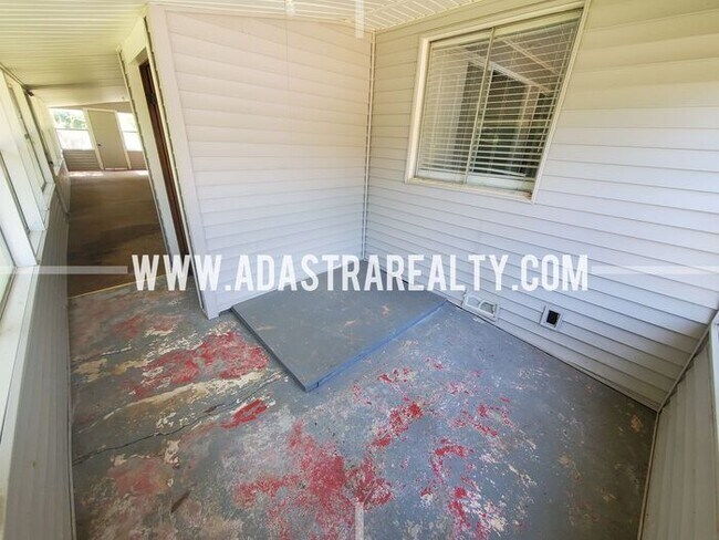 Building Photo - Beautiful Ranch Home in the Northland-Available NOW!!