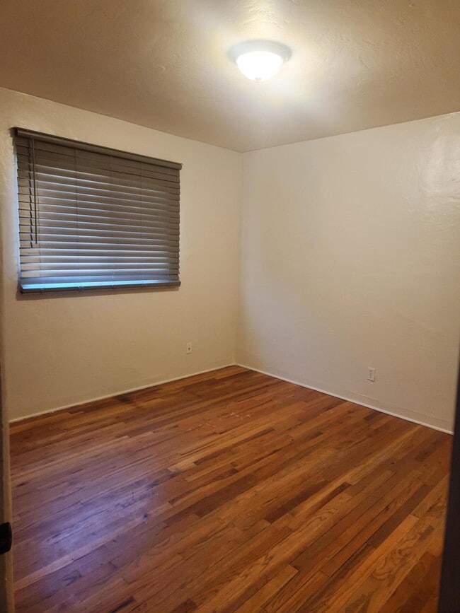 Building Photo - 917 Girard Blvd SE