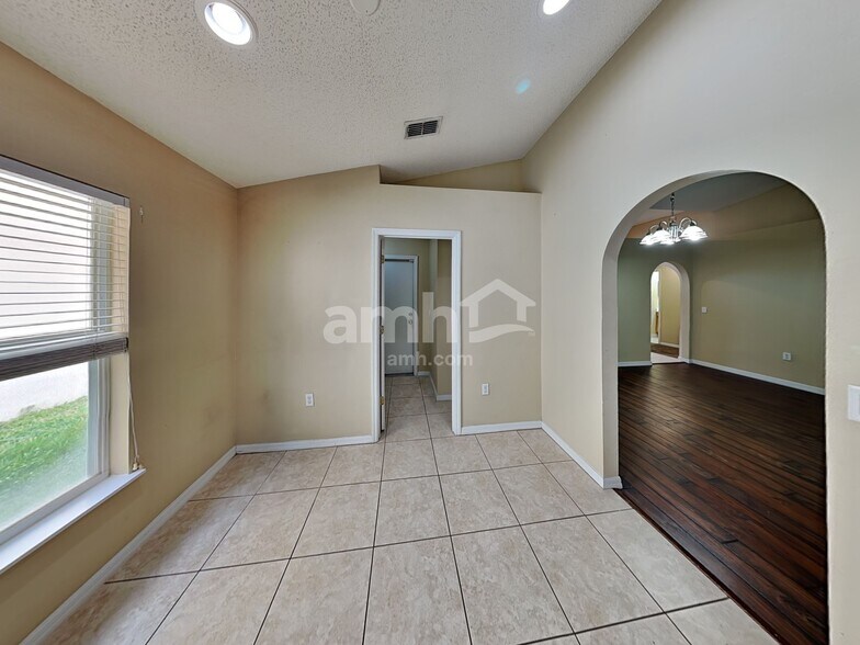 Building Photo - 1683 Sorento Cir