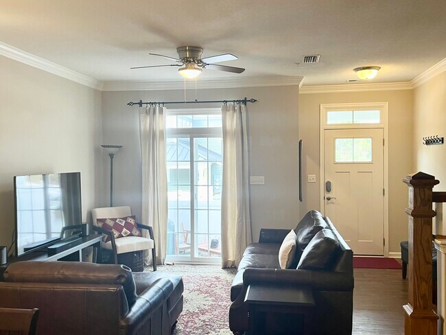 Building Photo - 205 Promenade Ln