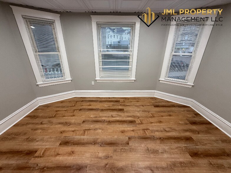 Building Photo - 321 Union St