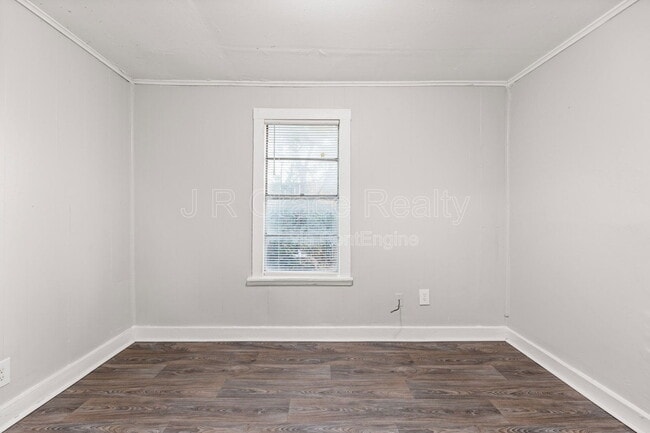 Building Photo - 515 E Lee St