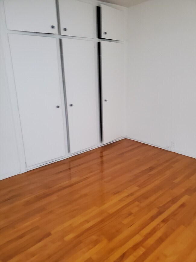 bedroom - 947 12th St