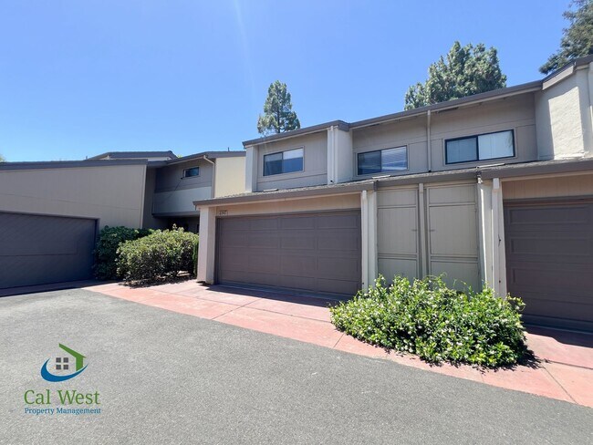 Building Photo - $4,495.00 Almaden 3BD/2.5BA Townhome in the Copperwood Community