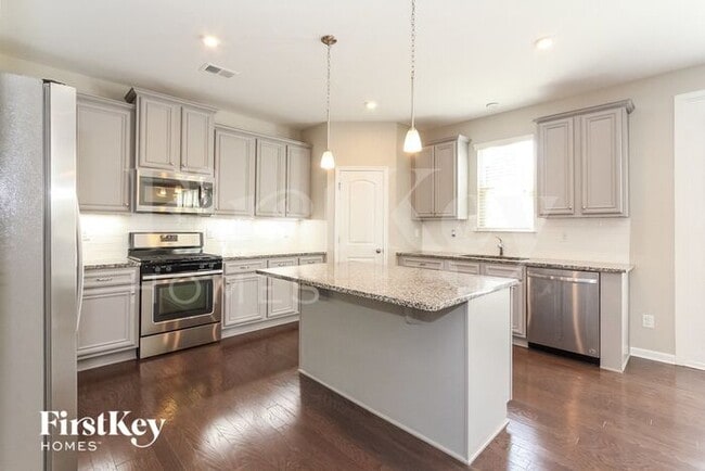 Building Photo - 11370 Cedarvale Farm Pkwy