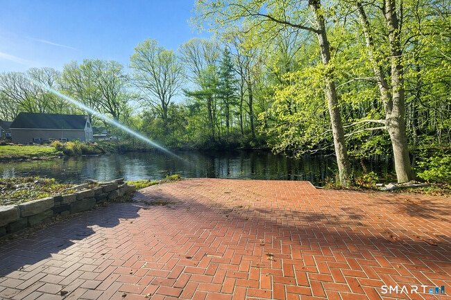 Building Photo - 860 Oakwood Rd