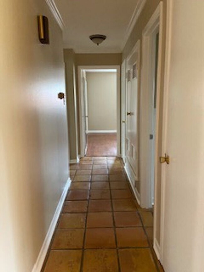 Building Photo - 2250 Greenbriar Drive