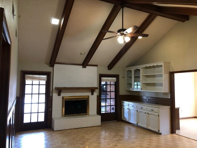 Building Photo - 1333 Oakdale Dr