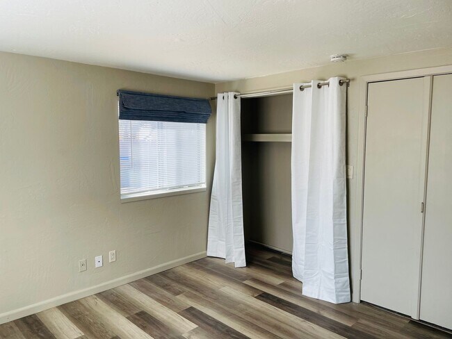 Building Photo - 586