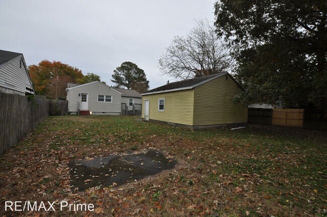 Building Photo - 3 br, 1 bath House - 104 Gumwood Drive