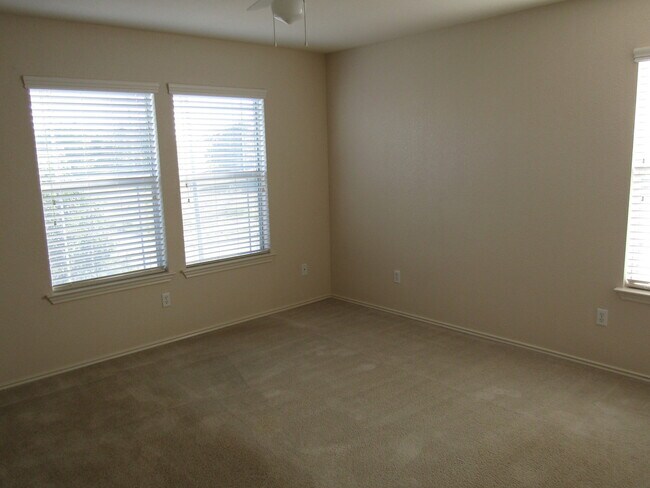 Building Photo - 408 N Cascades Ave