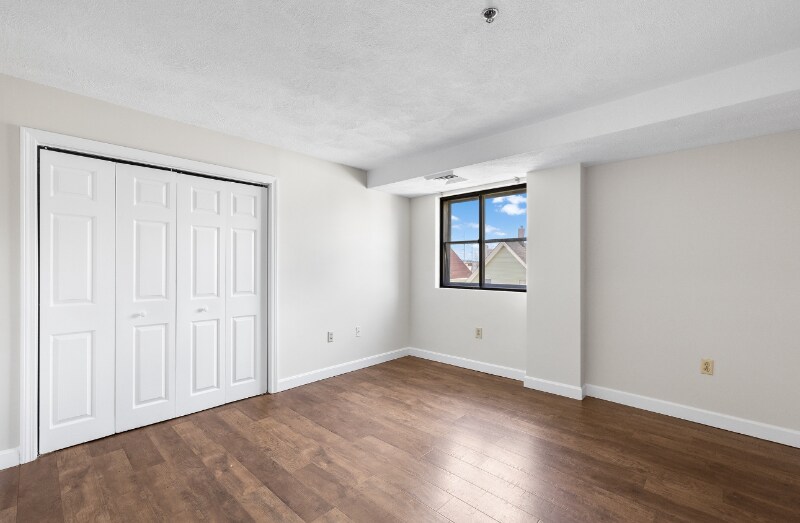 Building Photo - 39 Parlin St