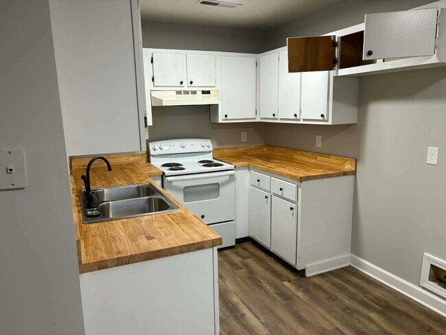 Building Photo - 930 Norris St