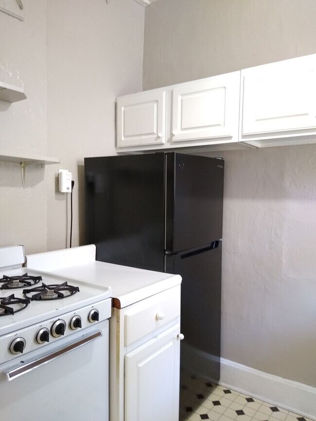 Building Photo - Top Floor 1 Bedroom in Historic Capitol Hill