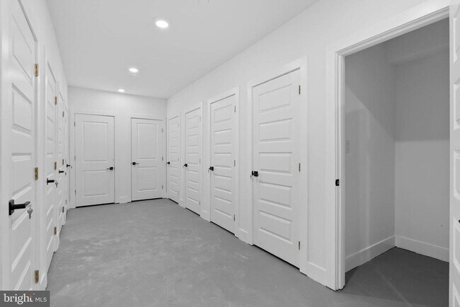 Building Photo - 809 Diamond St