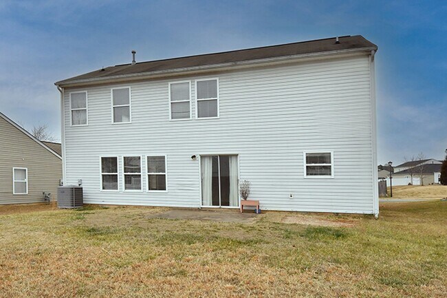 Building Photo - 3 Bedroom home near North Lake Mall Professionally managed by Select Real Estate