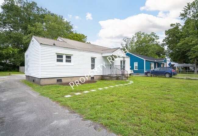 Building Photo - 169 Everglades Blvd