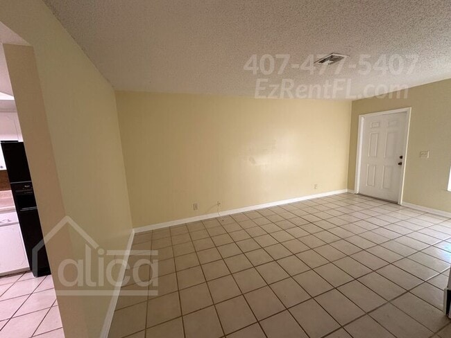 Building Photo - 13753 Oleander Ave