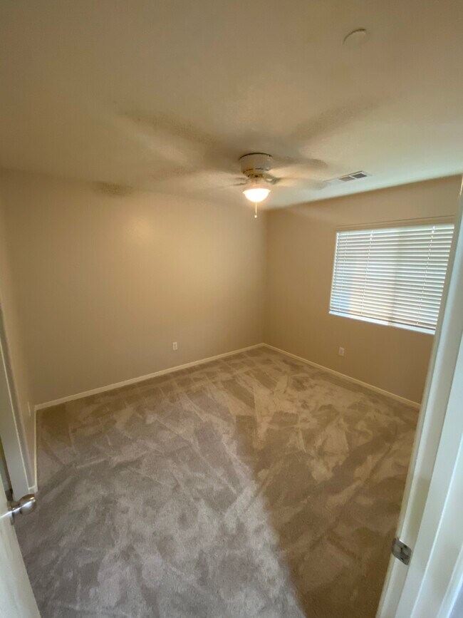 Building Photo - 450 Topanga Ct