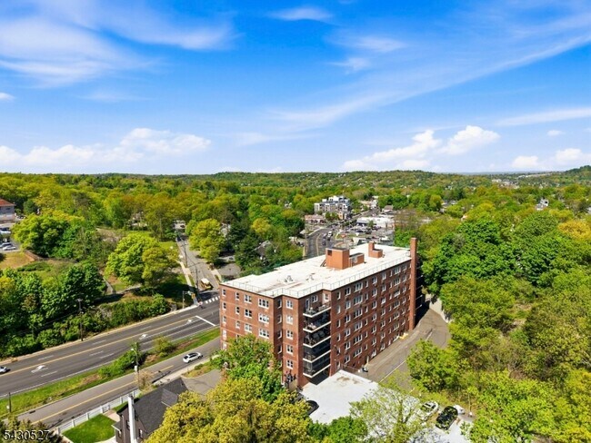 Building Photo - 415 Claremont Ave
