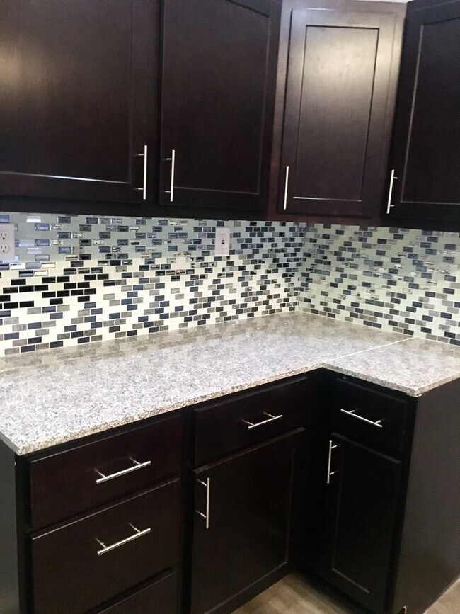 Building Photo - *** Mt. Washington * Renovated 4 Bedroom Home * Spacious & Stylish * One Block to Grandview * Pet...