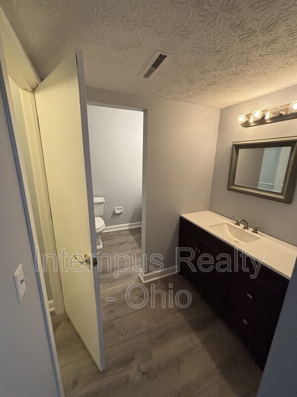 Building Photo - 4994 Wintersong Ln