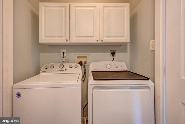 Building Photo - 4611 Kings Mill Way