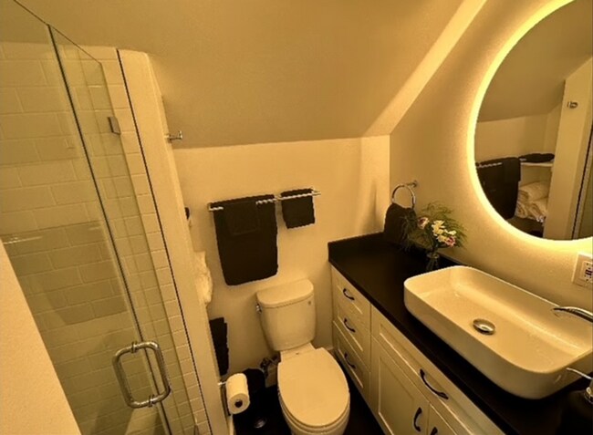 Building Photo - Bernal Heights: Fully Renovated Bi-Level F...