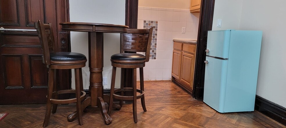 Breakfast nook - 198 Hancock St
