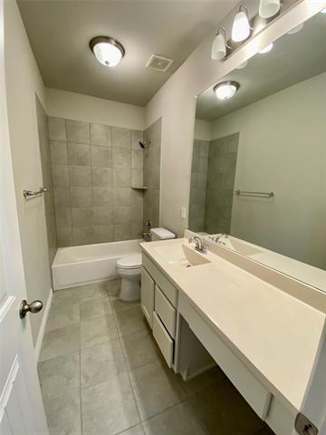 Building Photo - 2116 Auburndale Ave