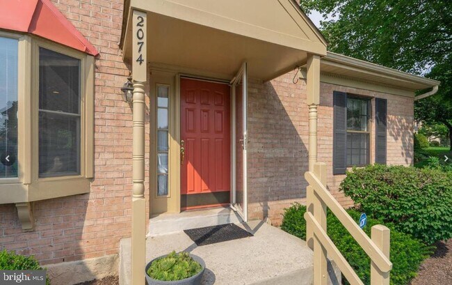 Building Photo - 2074 Yorktown S