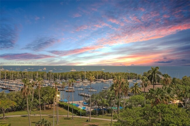 Building Photo - 2901 S Bayshore Dr
