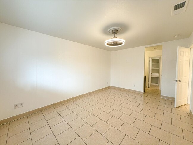 Building Photo - 7528-7528 Thistle Ln