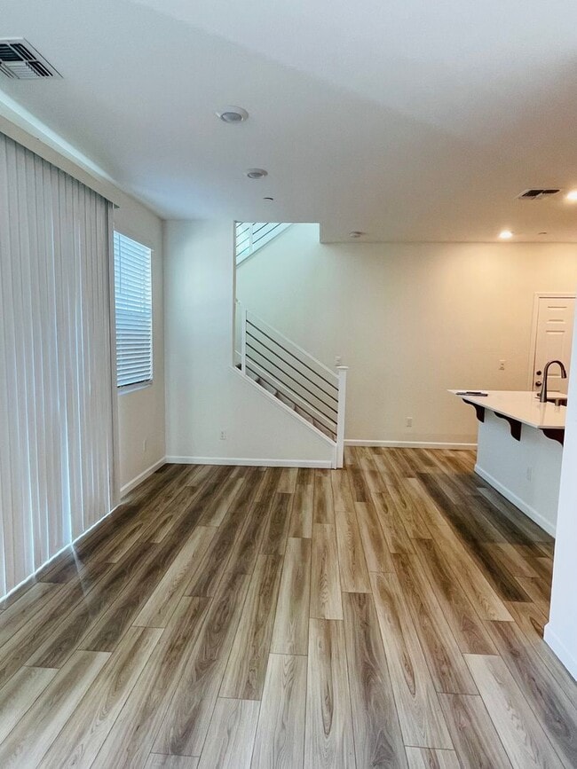Building Photo - 6198 Paseo de Mooney