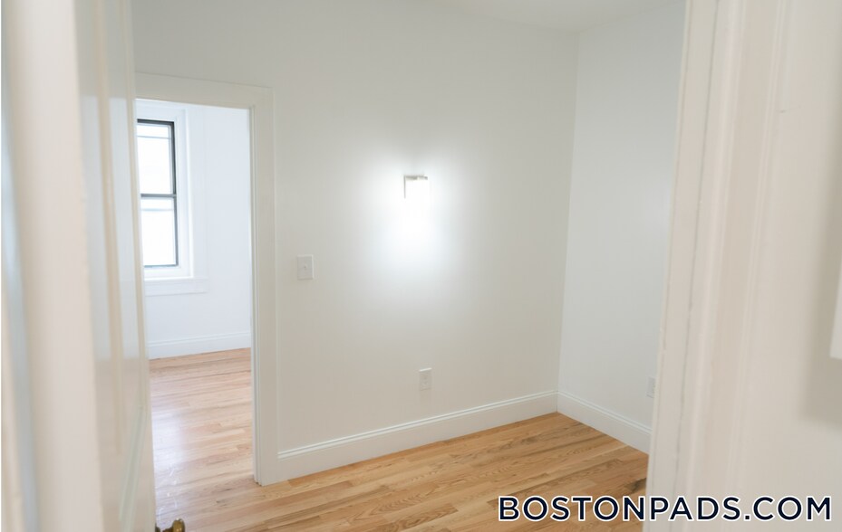 Building Photo - 91 Westland Ave