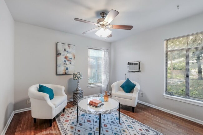 Building Photo - 418 Saratoga Dr