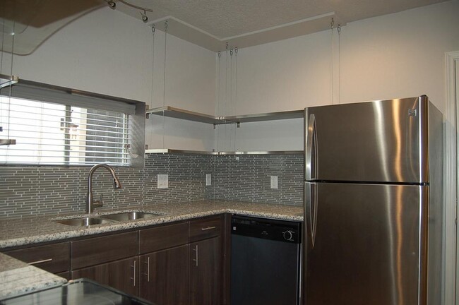 Building Photo - 4630 Woodside St