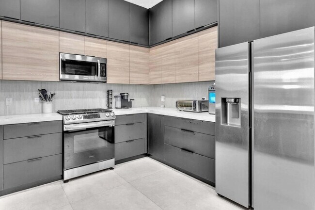 Building Photo - 2609 Center Ave