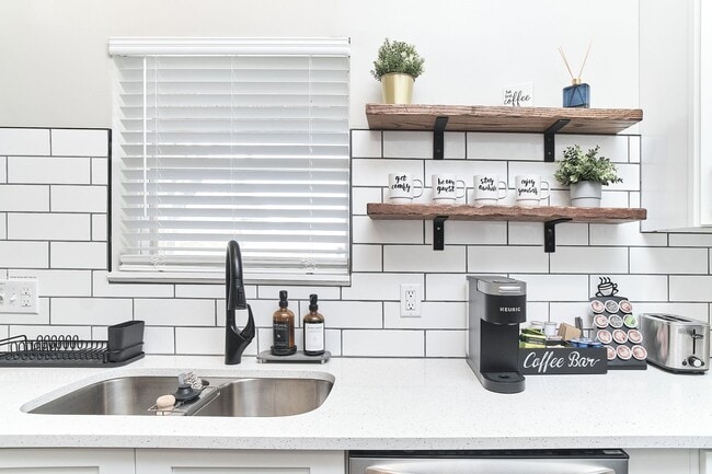 Building Photo - Fully Furnished 2BD Duplex in the Heart of downtown Indy!