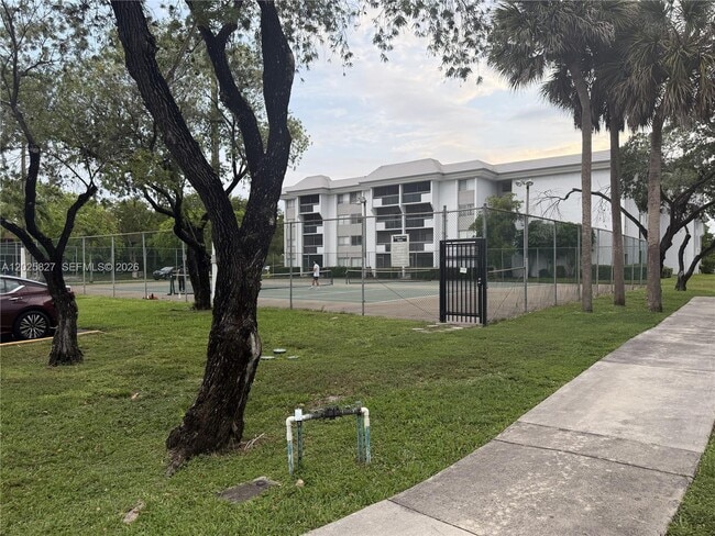 Building Photo - 731 N Pine Island Rd